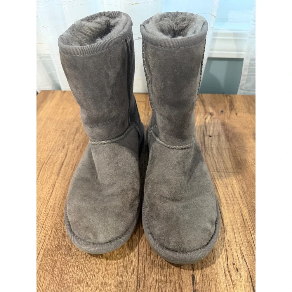 UGG Australia Classic Short Gray Suede Sheepskin Winter‎ Boots Women's sz 6